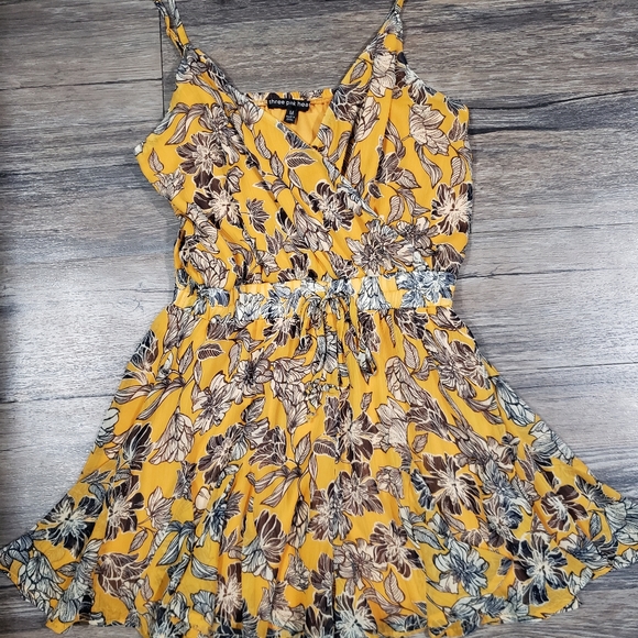 Three pink hearts yellow romper jumpsuit size medium - Picture 5 of 7